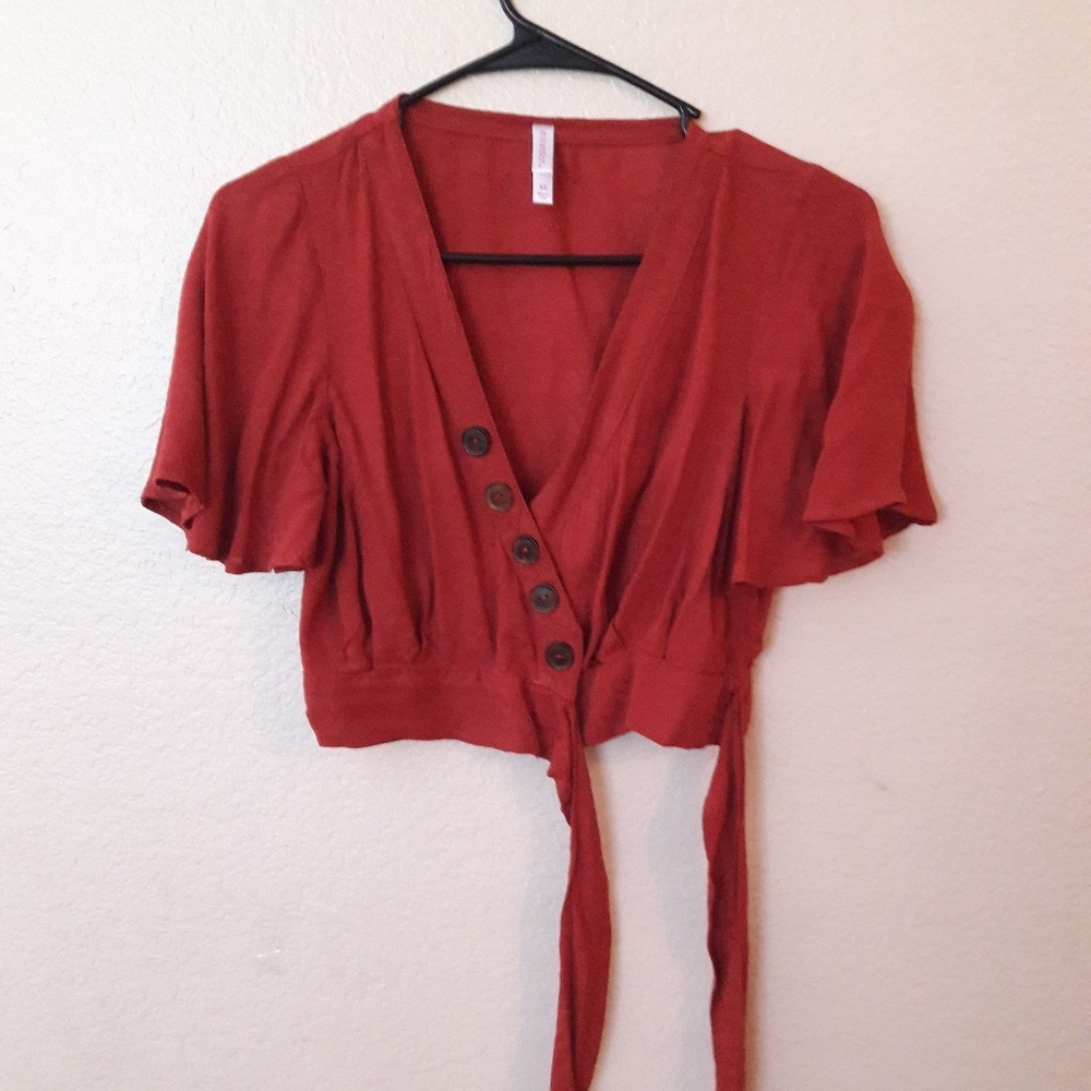 Side button brick red crop with Nell sleeves